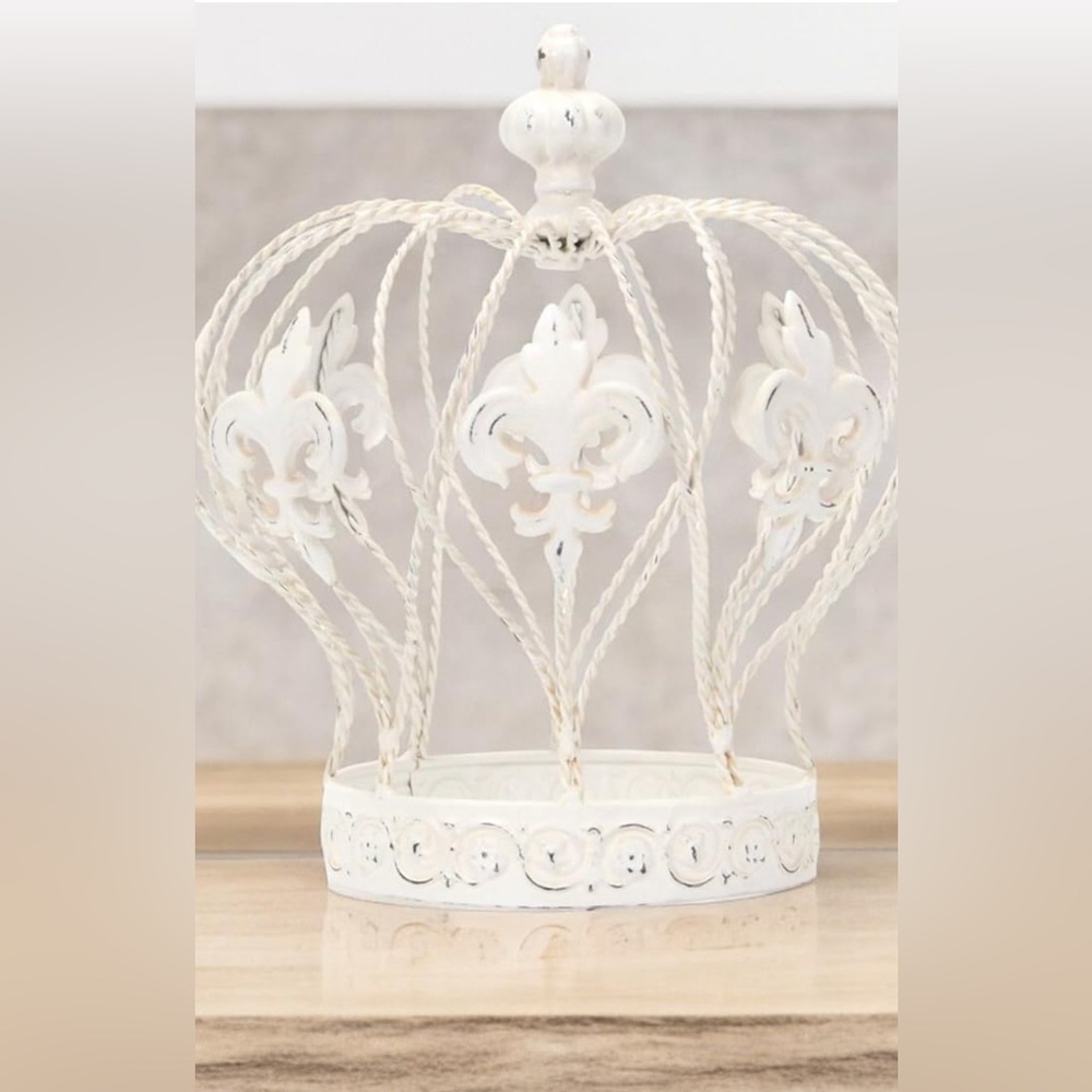 White fleur de les pattern crown table decor - Picture 7 of 7